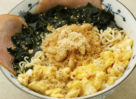 千葉県名物落花生入り！具だくさんラーメン