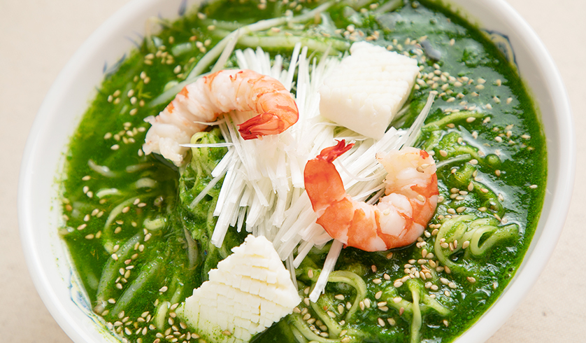 見てびっくり!食べておどろき!魔女が作った栄養たっぷり小松菜海鮮ラーメン