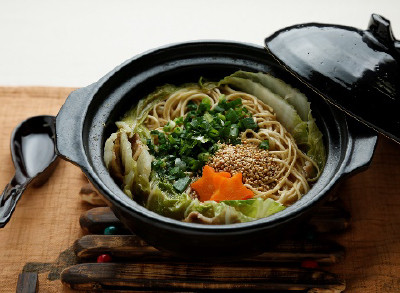 茨城県産白菜とローズポークのミルフィーユ土鍋ラーメン