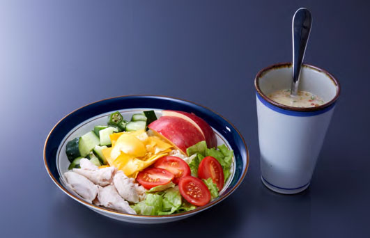 青森県産いろどり野菜のリンゴ冷やし中華ラーメン