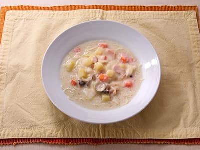 豚骨甘酒シチュー麵料理画像