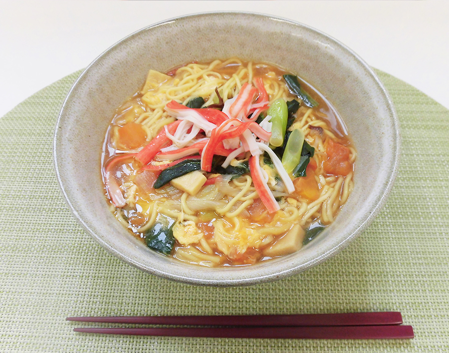 即席めん(しょうゆ味)で酸辣湯麺