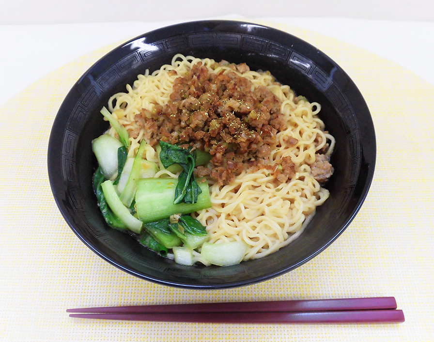 即席めん(みそ味)で坦々麺